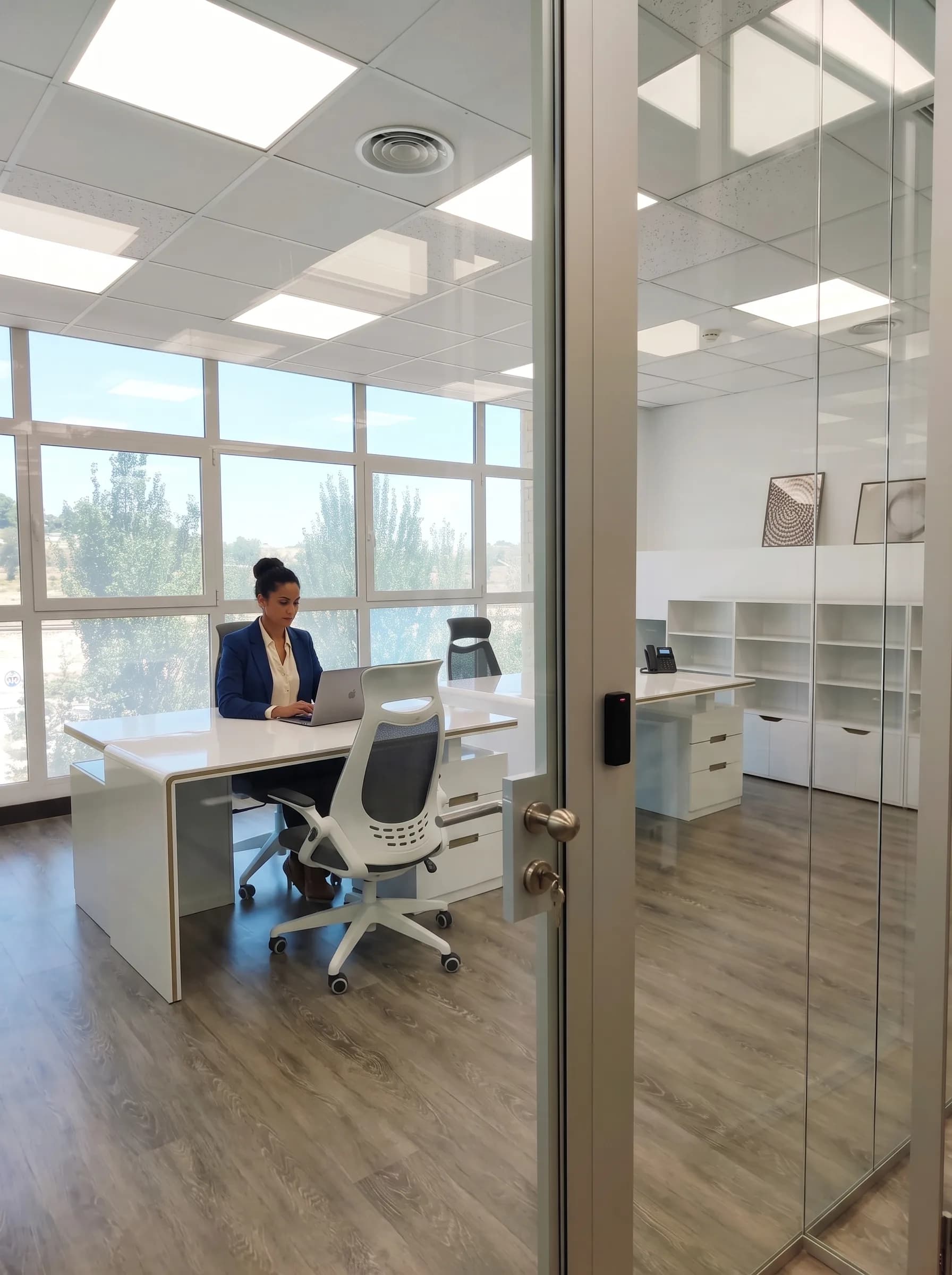 Offices & private desks