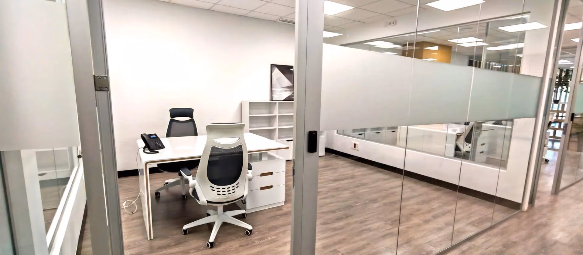Despacho privado equipado en Nexus Business Center, Madrid